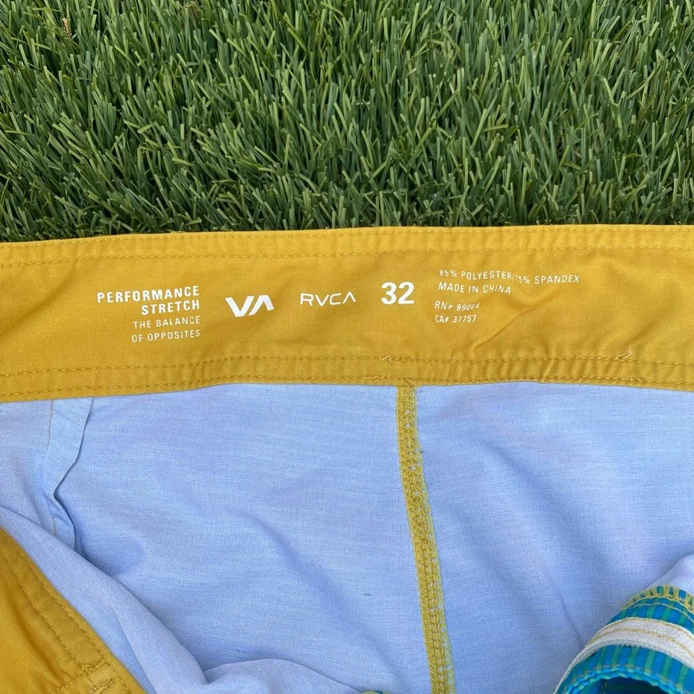 Men’s RVCA trunks size 32 - Picture 3 of 4